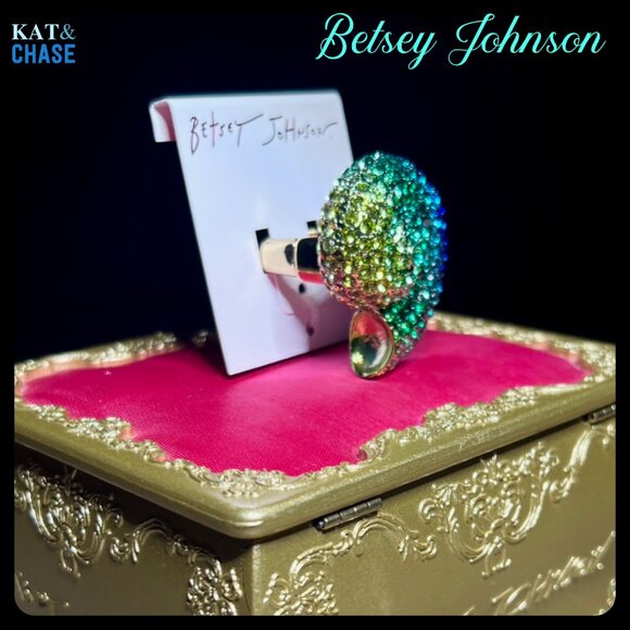 Betsey Johnson Mermaid Jewels Stretch Ring Conch Shell Blue Ombre Ursula Ariel - Picture 4 of 9